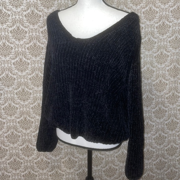 a new day Sweaters - A new day black soft wide crew neck sweater